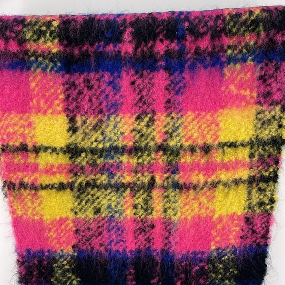 NWT Victorias Secret super soft plush plaid winter cold weather scarf - Picture 3 of 4